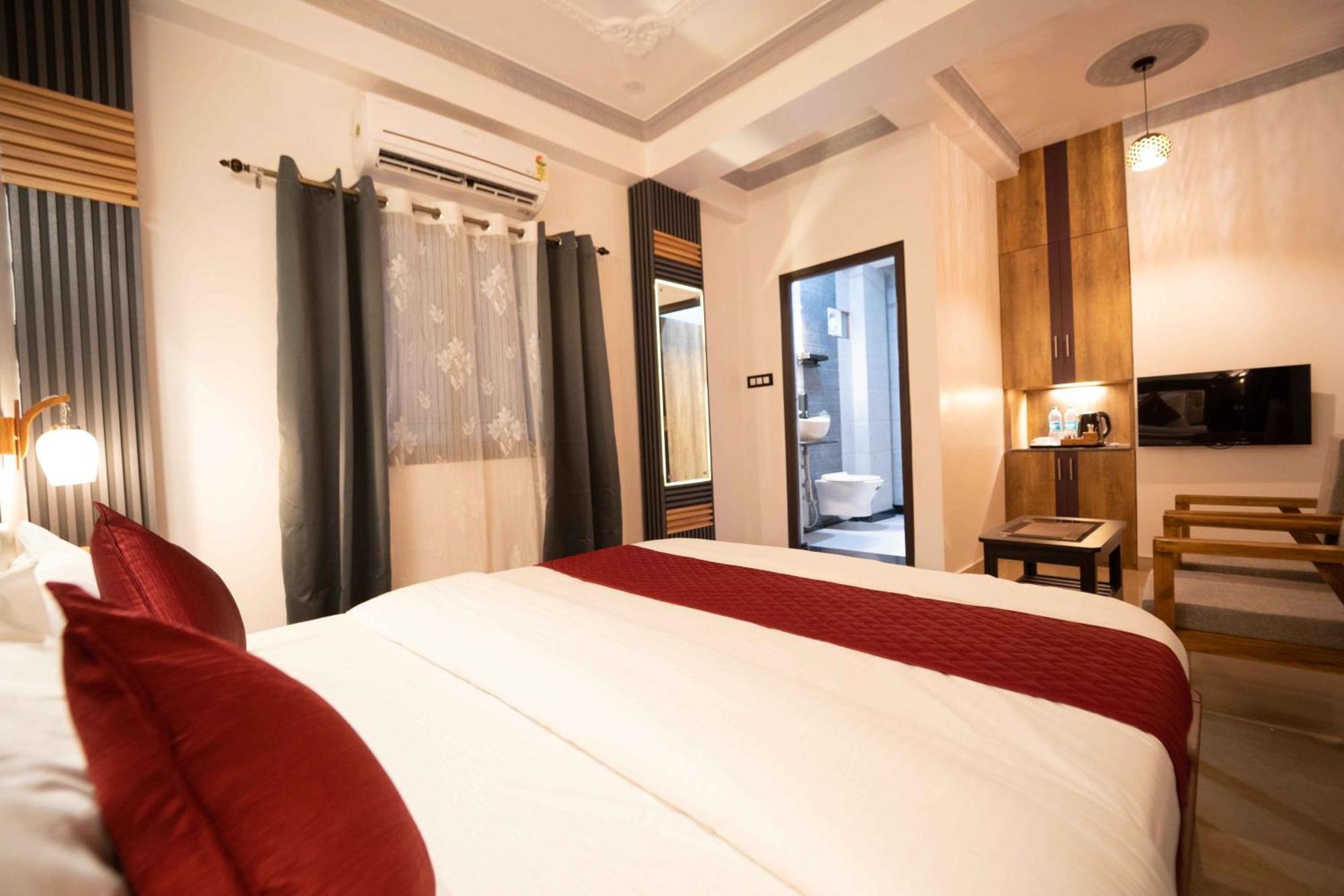 Ivy Nirvana Hotel Kiul Ngoại thất bức ảnh